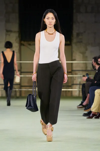 Look 18
